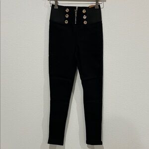Hybrid & Company Black High Rise Skinny Jeans with Button Accents